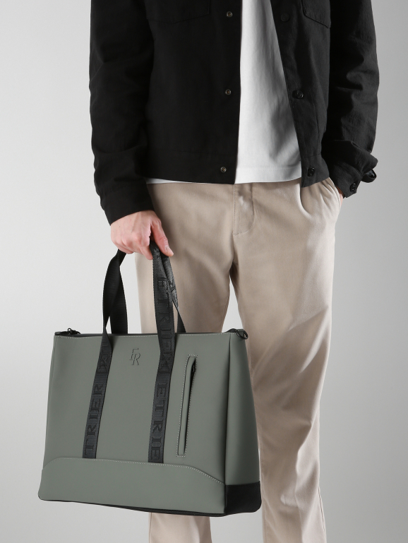 1 compartment business bag with 15\" laptop sleeve