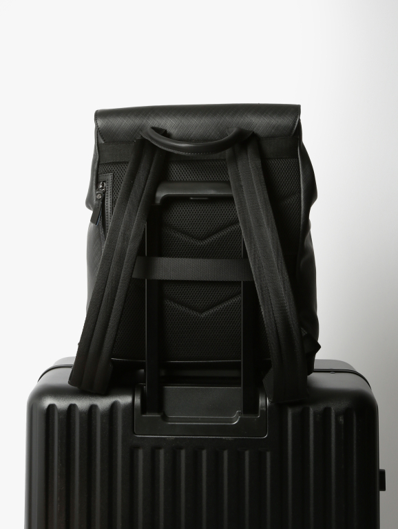 1 compartment business bag with 15" laptop sleeve FLECHE